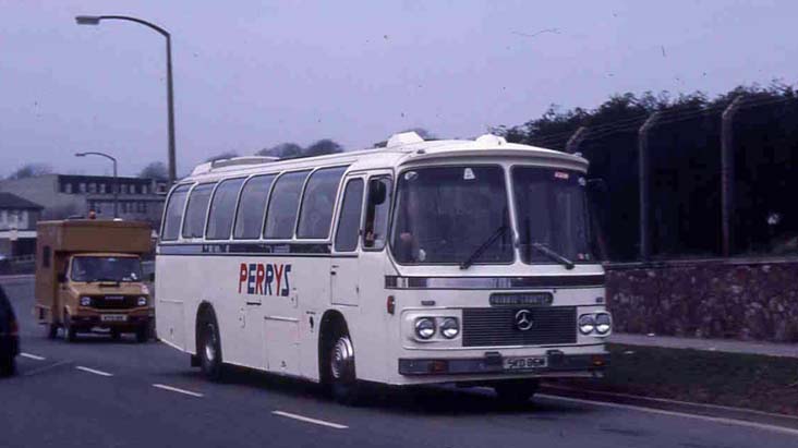 Perrys Bedford YRQ Autokori SYD86M